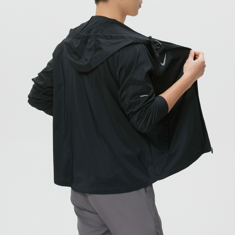 سترة رياضية للرجال من نايكي لل - مراجعة Running Gear Jacket وسعره