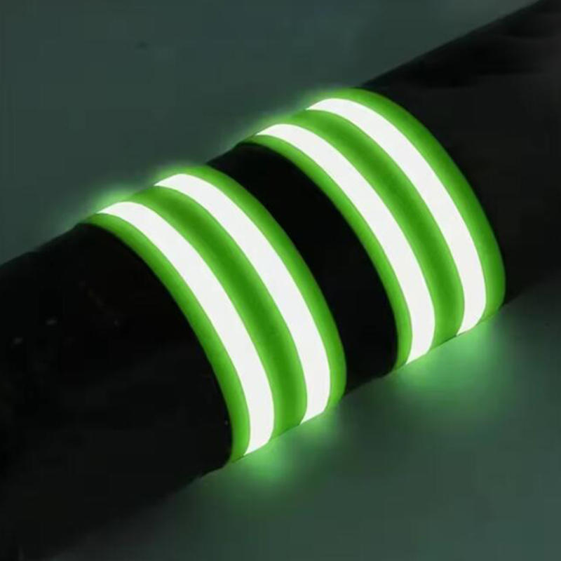 أشرطة عاكسة عالية الوضوح قابلة - مراجعة Running Visibility Gear وسعره