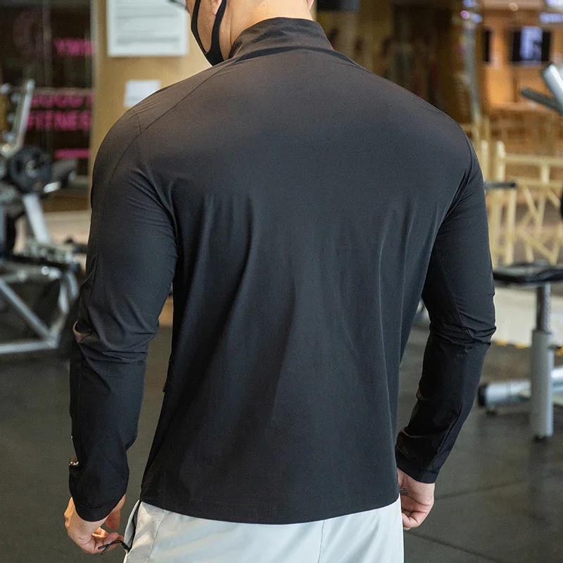 سترات رجالية من الحرير الجليدي - مراجعة Running Gear Jacket وسعره